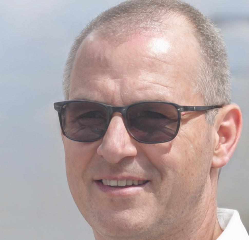 Portrait de Julien Mercier, propriétaire de salon partenaire